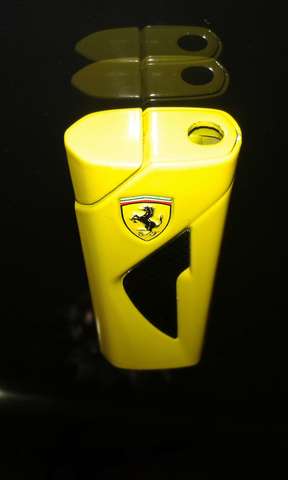Mechero ferrari
